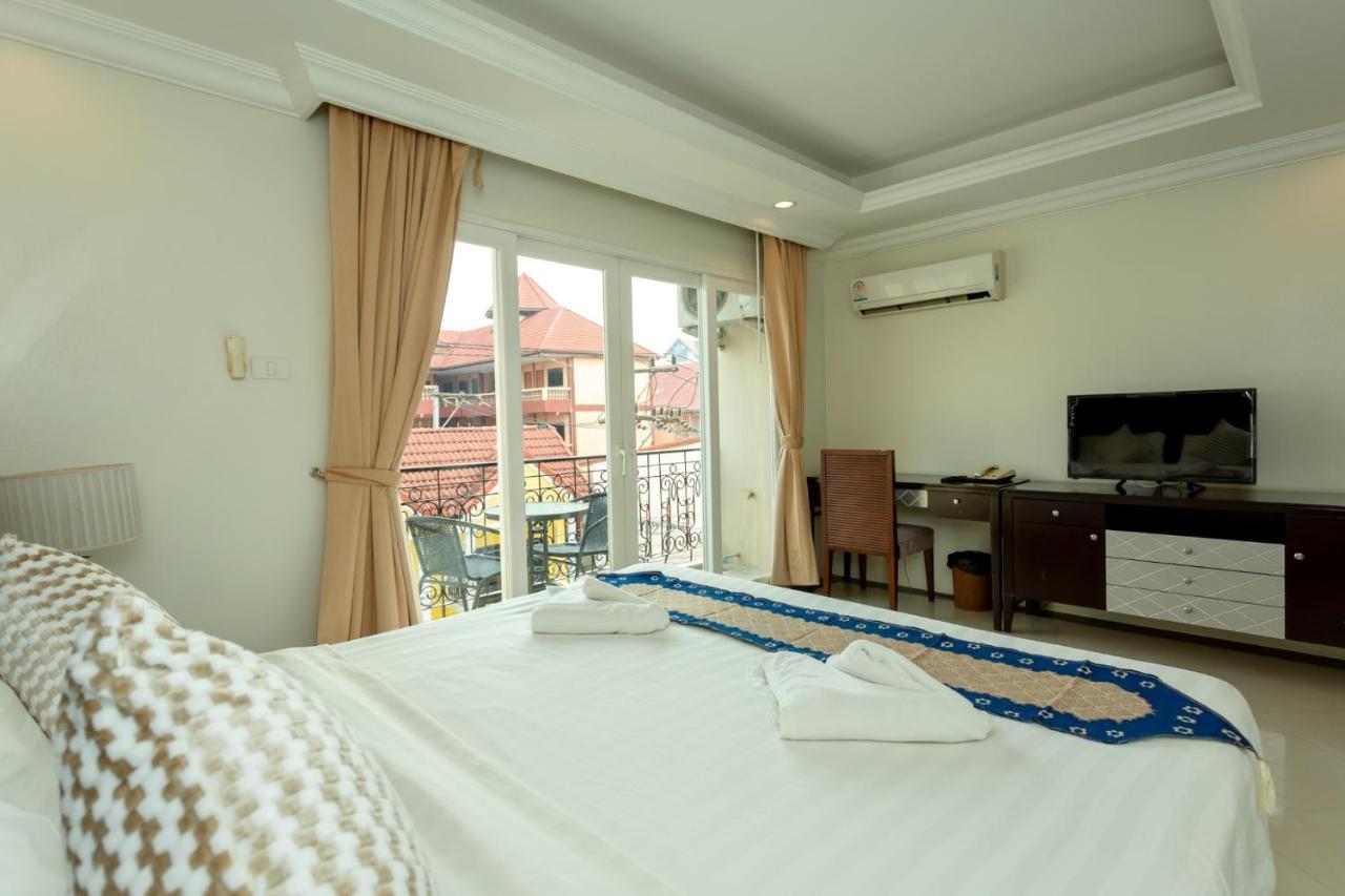Ivory Palace Hotel Pattaya Exteriör bild