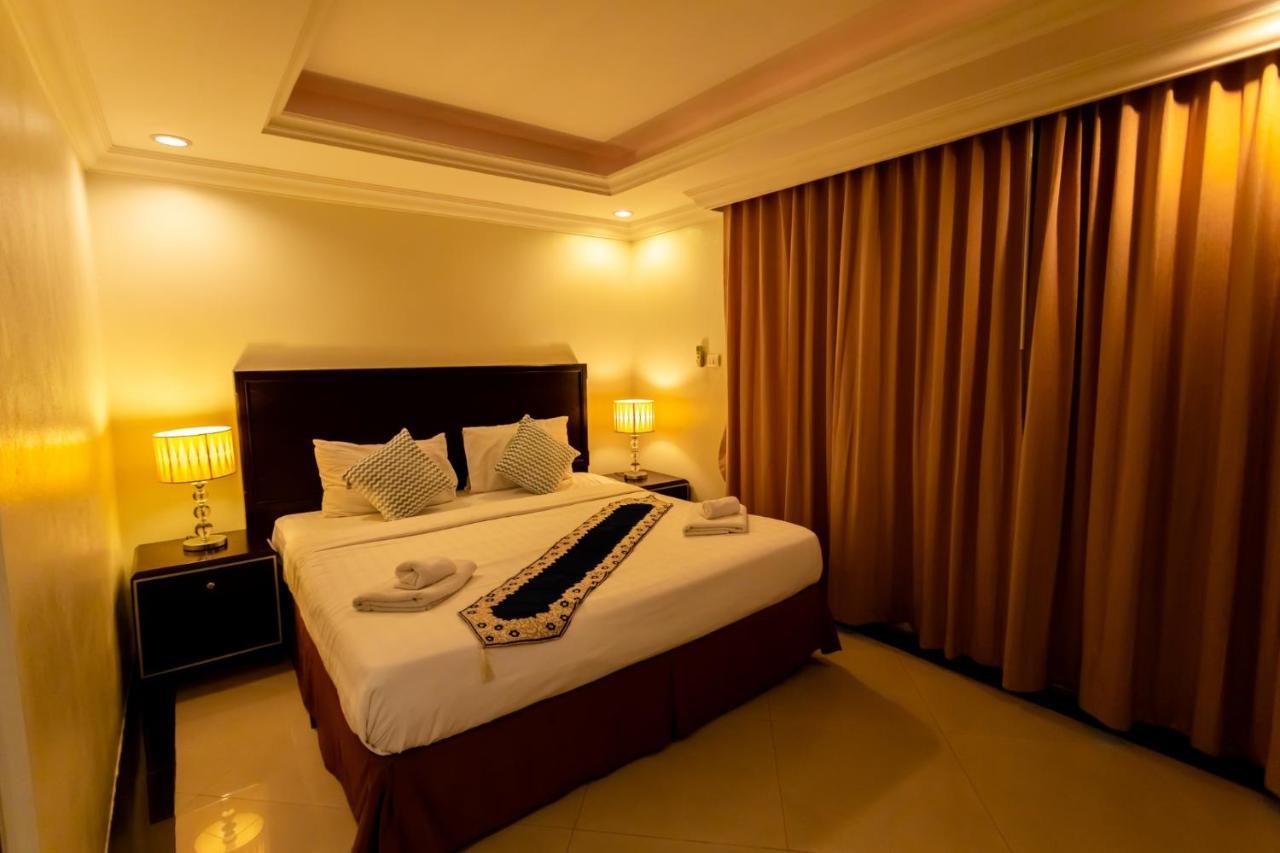 Ivory Palace Hotel Pattaya Exteriör bild