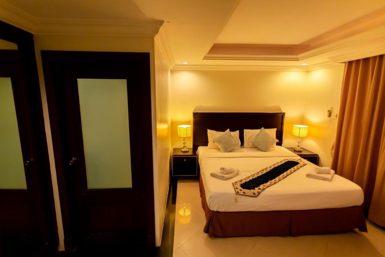 Ivory Palace Hotel Pattaya Exteriör bild