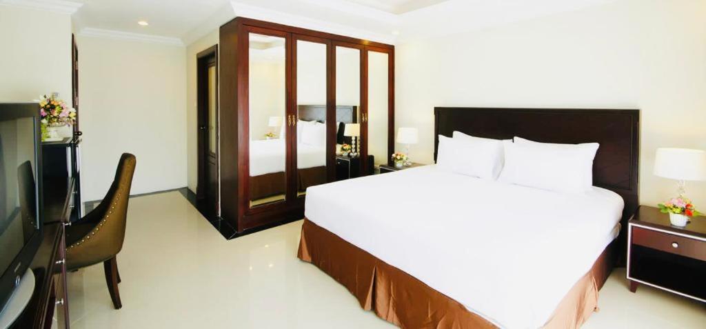 Ivory Palace Hotel Pattaya Exteriör bild